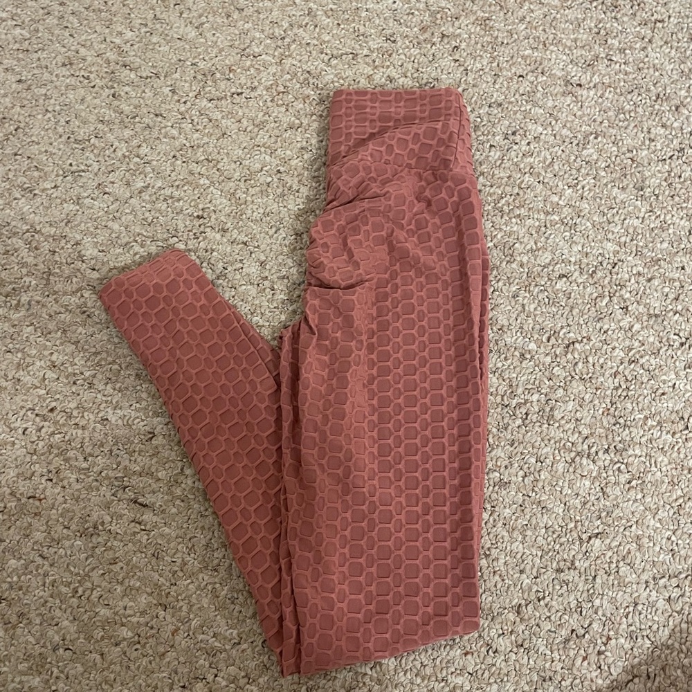 Pink booty scrunched leggings